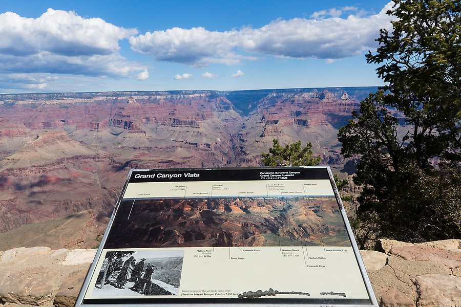 Mather Point. Grand Canyon National Park.  ()