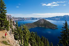 Wizard Island and lake. Crater Lake National Park.  ( )