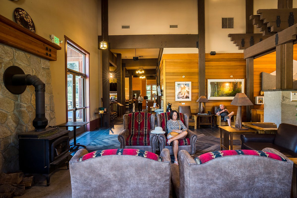Wuksachi Lodge, Sequoia National Park.  ()