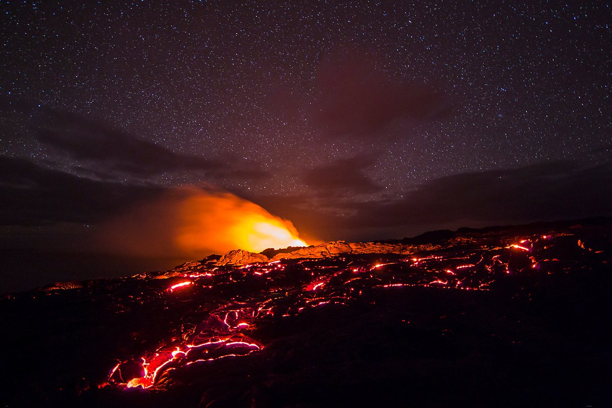 Hawaii Volcanoes National Park.  ()