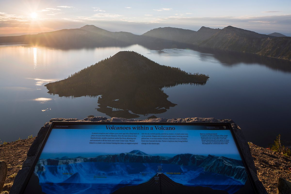 Wizard Island and Mount Scott. Crater Lake National Park.  ()
