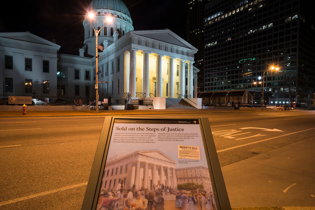 Old Courthouse. Gateway Arch National Park.  ()
