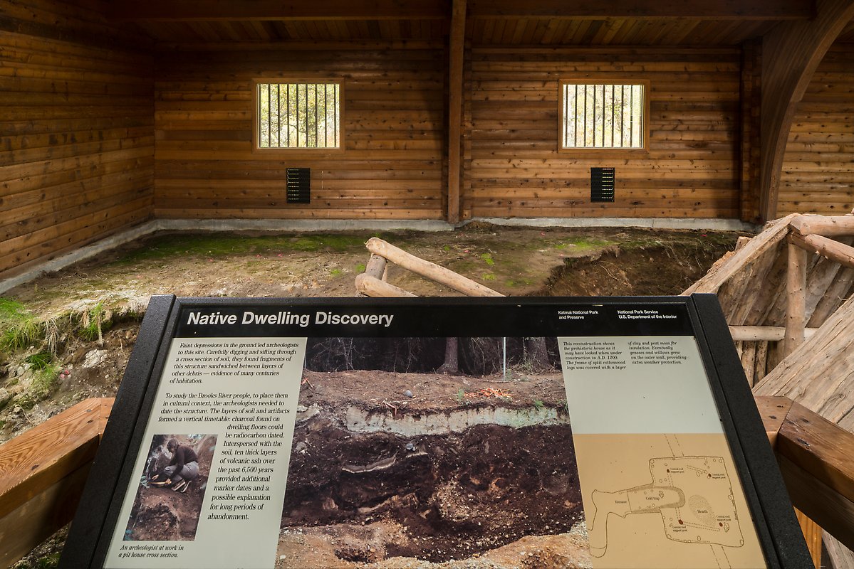 Native dwelling. Katmai National Park.  ()