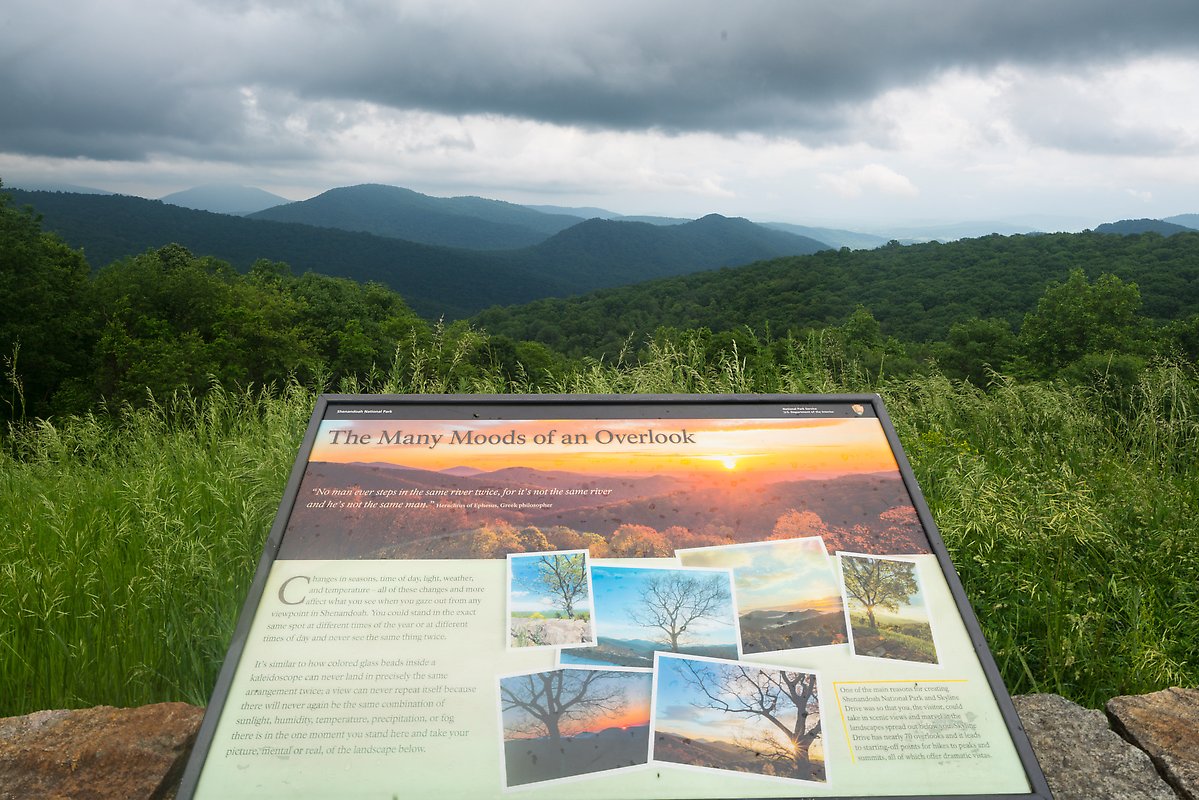 Thornton Hollow Overlook. Shenandoah National Park.  ()