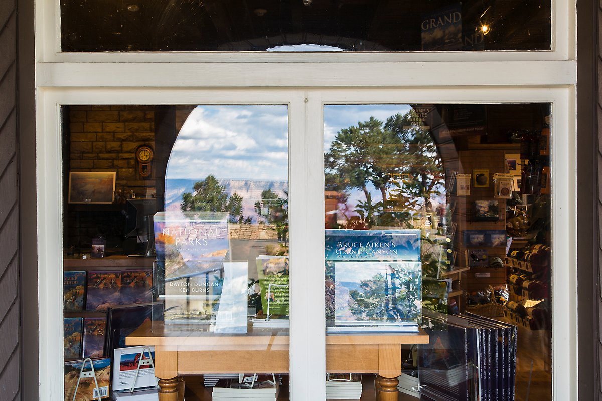 South Rim, Verkamp Visitor Center. Grand Canyon National Park.  ()