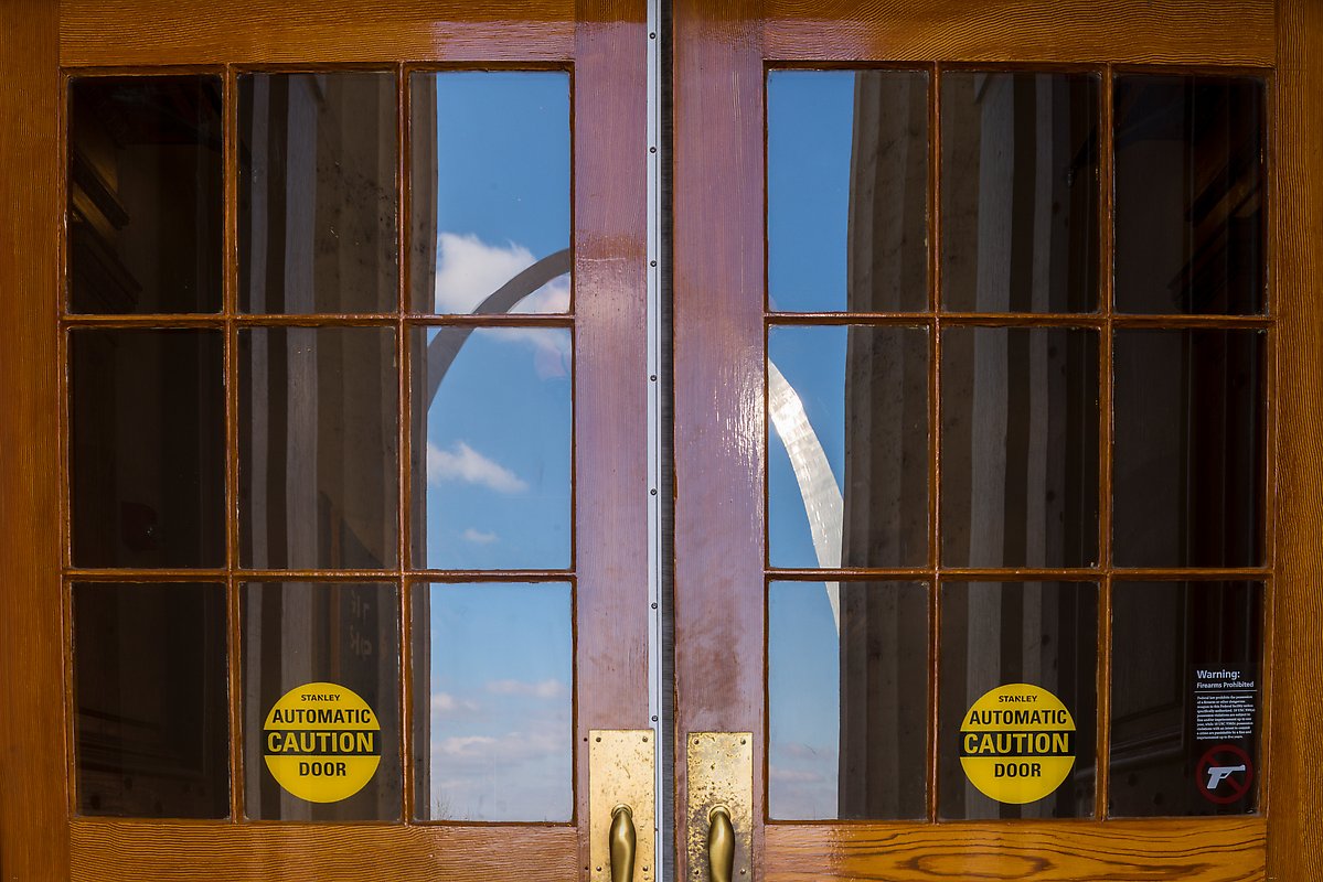 Arch, Old Courthouse. Gateway Arch National Park.  ()