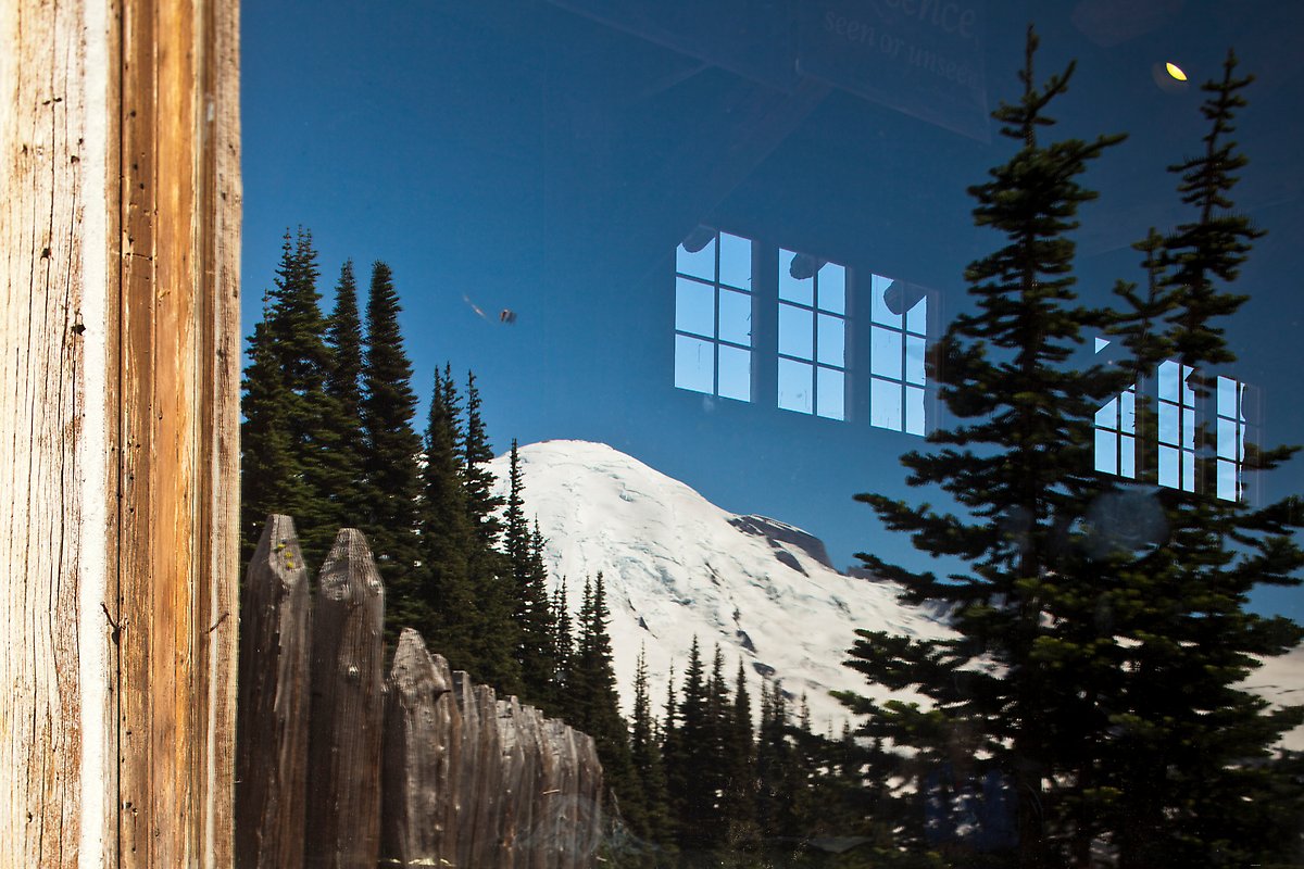 Mt Rainier, Sunrise Visitor Center. Mount Rainier National Park.  ()