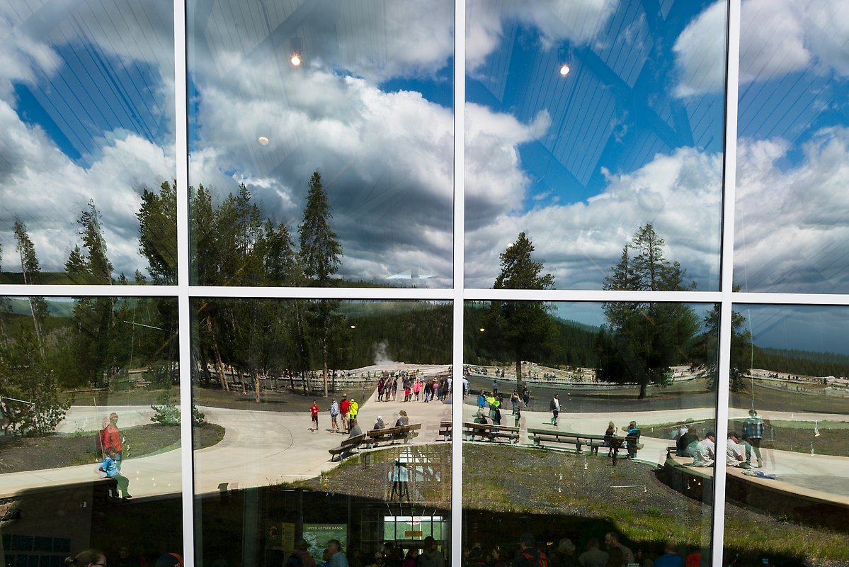Old Faithful Geyser, Old Faithful visitor education center. Yellowstone National Park.  ()