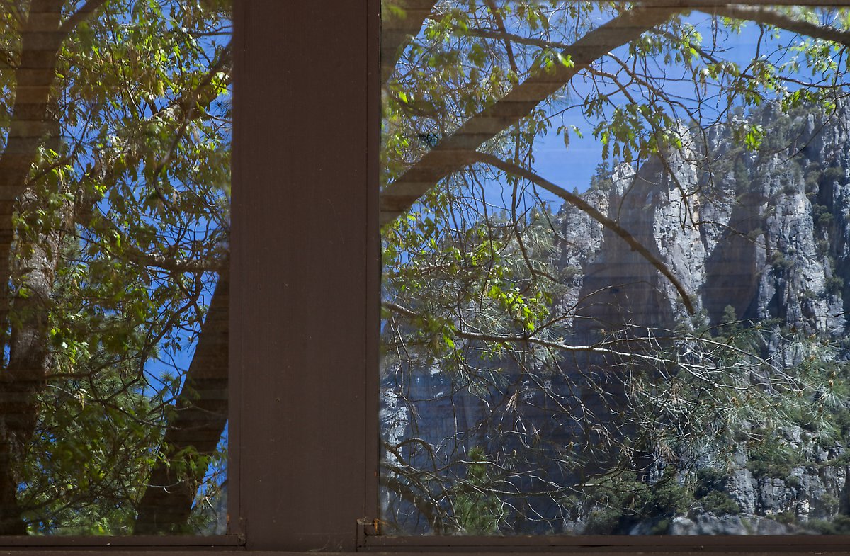 North Rim, Yosemite Valley visitor center. Yosemite National Park.  ()